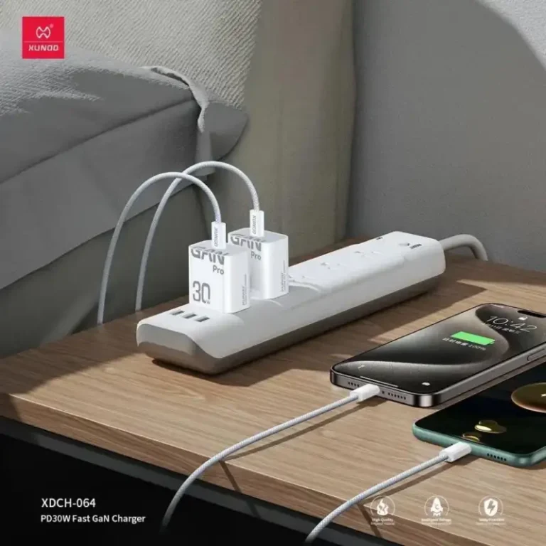 XUNDD 30W GaN Pro Charger with USB-C to Lightning cable