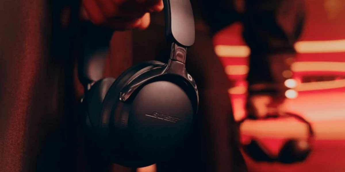 bose-quietcomfort-ultra-headphones-travel-lifestyle.webp.png bose-quietcomfort-ultra-headphones-travel-lifestyle.webp.png