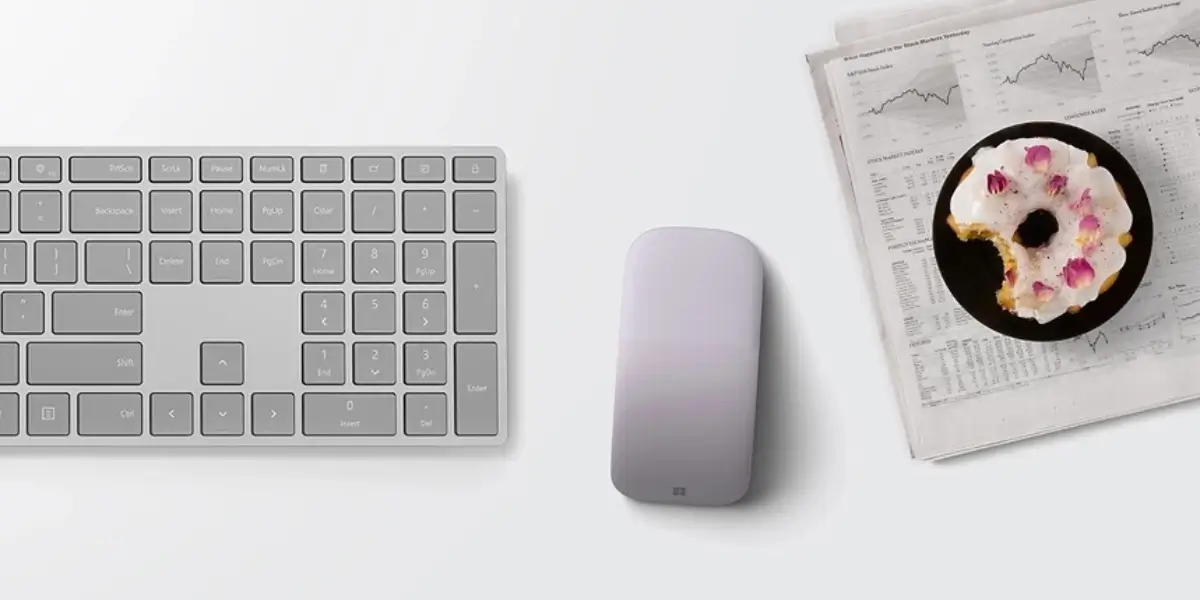 surface-arc-mouse-lifestyle-office-use.webp (2).webp surface-arc-mouse-lifestyle-office-use.webp (2).webp