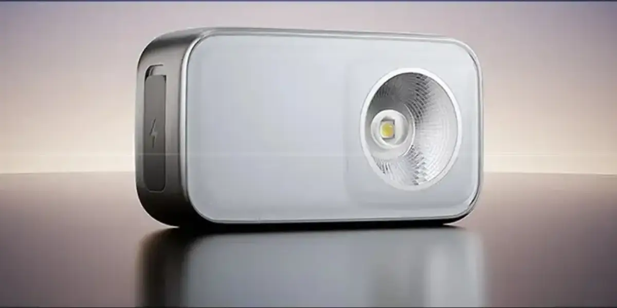 xiaomi-mijia-outdoor-light-usb-c-charging-detail.webp