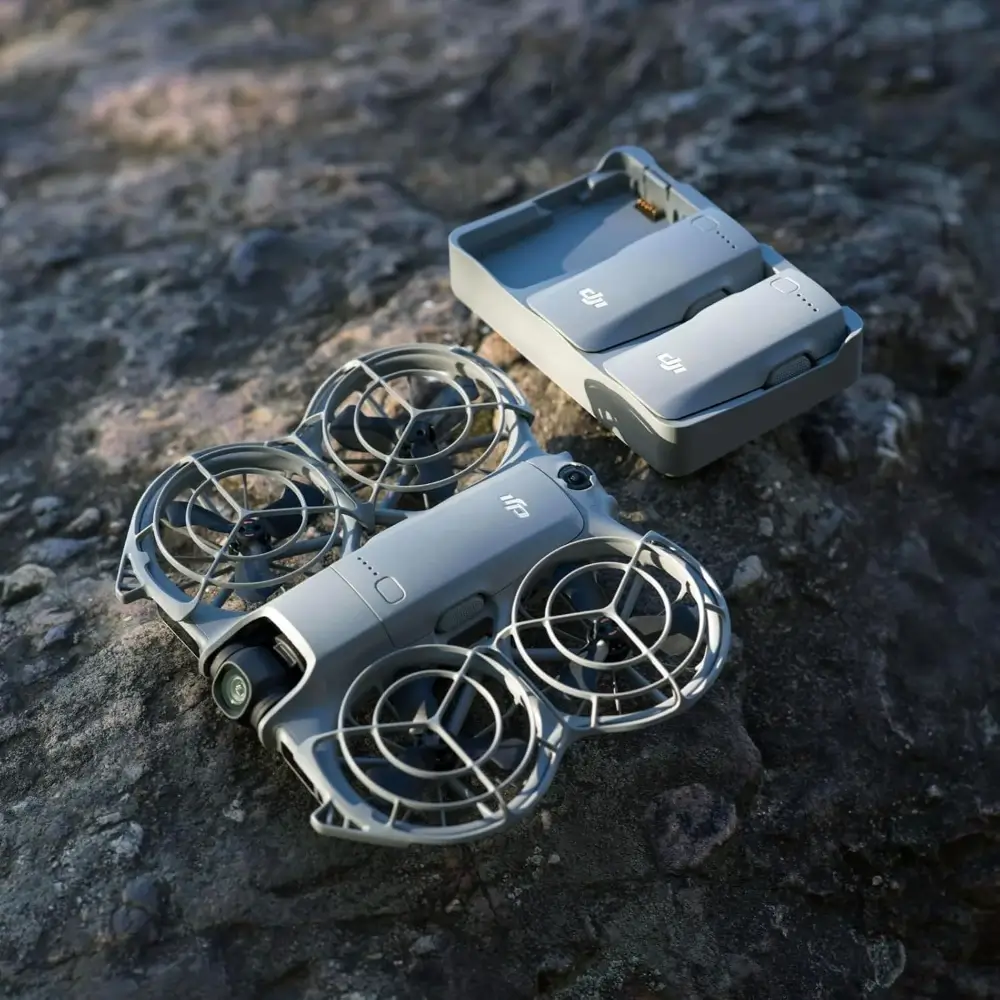 DJI Neo 2 charging hub and three batteries set