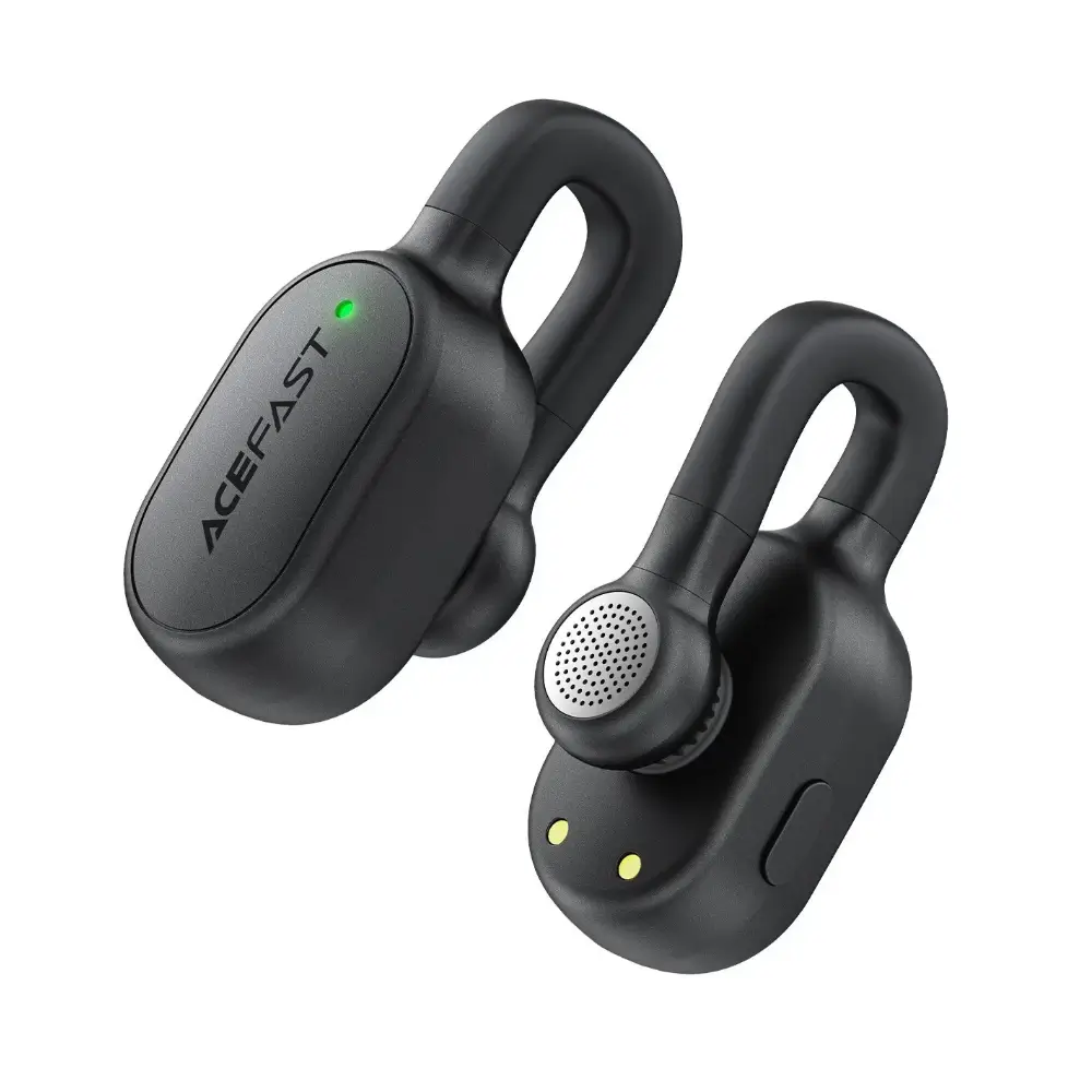 ACEFAST R4 receiver plugged into smartphone USB-C port ACEFAST R4 receiver plugged into smartphone USB-C port