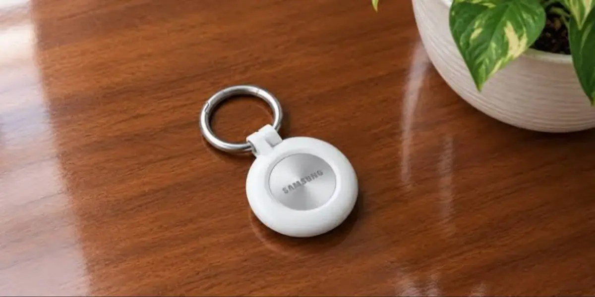 Samsung Galaxy SmartTag3 Smart Tracker with 550-Day Battery - image 2