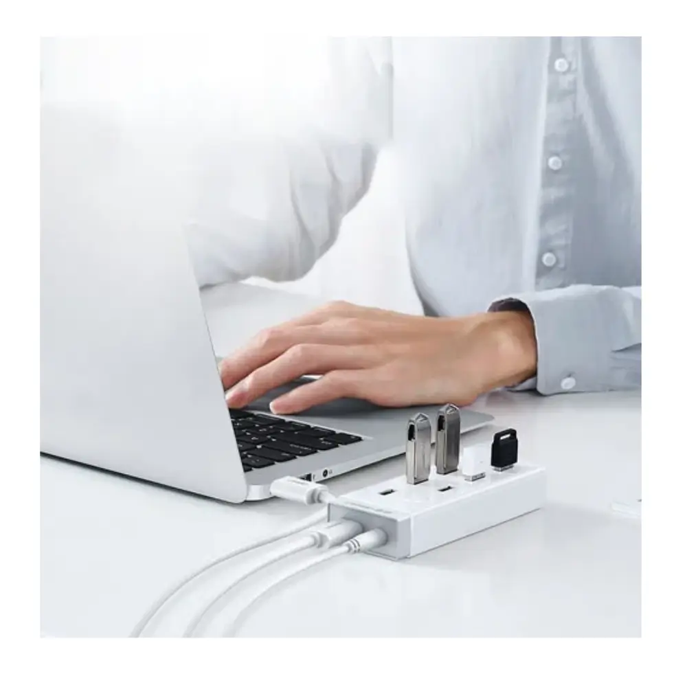 UGREEN 7-port USB hub with 5Gbps USB 3.0 data speed UGREEN 7-port USB hub with 5Gbps USB 3.0 data speed