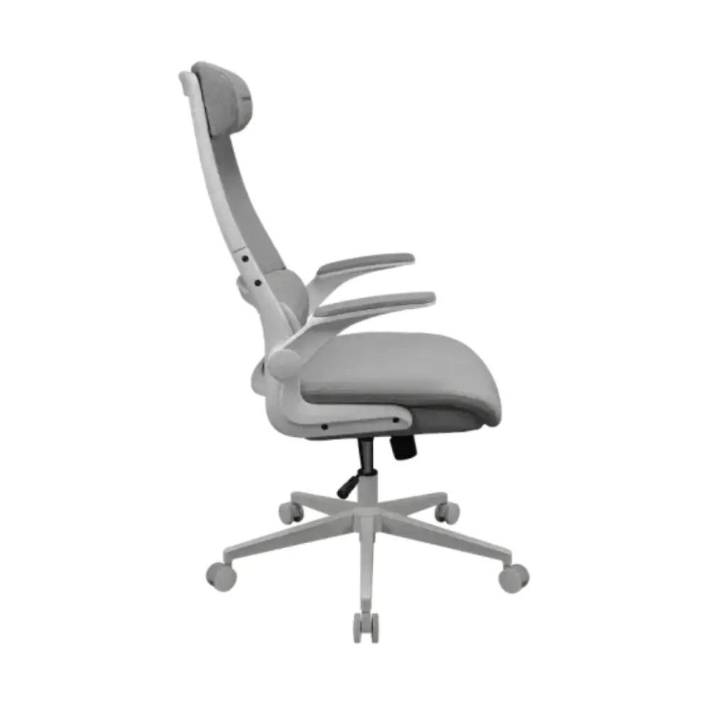 Cougar Stryder chair showing backrest recline from 103 to 122 degrees Cougar Stryder chair showing backrest recline from 103 to 122 degrees