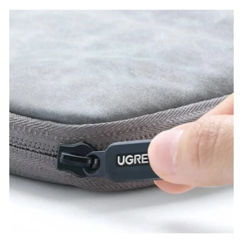 UGREEN LP187 Laptop Sleeve In Backpack Lifestyle UGREEN LP187 Laptop Sleeve In Backpack Lifestyle