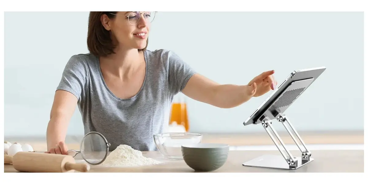 UGREEN LP339 Foldable Tablet Stand Travel Size