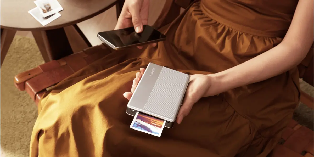 Xiaomi Photo Printer 1S Size Comparison Hand Print